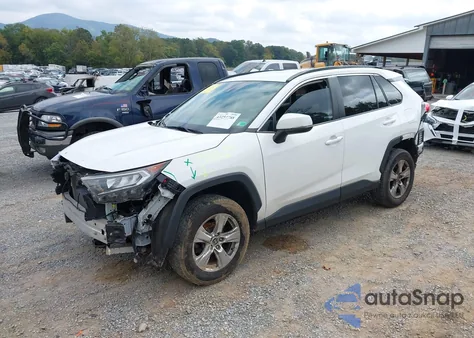 2021 Toyota Rav4 Xle z USA, uszkodzony, nr VIN 2T3W1RFV0MC117594